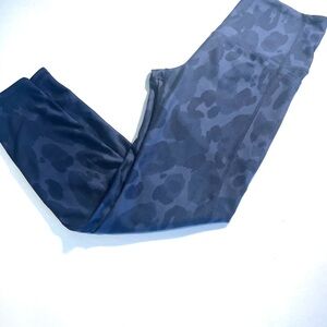 DSG woman’s Navy Camouflage Leggings S